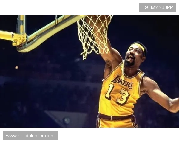 张伯伦通过内线单打拉开比分差距，数据领先当代对手显著